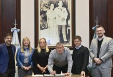 Photo of KICILLOF y CUATTROMO firmaron LEASINGS por más de $4.019 MILLONES con MUNICIPIOS BONAERENSES