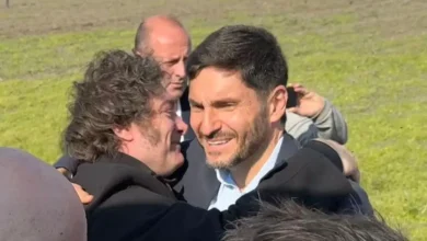 Photo of El gobernador le vota todas las leyes a Milei y ahora le cortaron el Plan Remediar