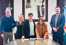 Photo of La intendenta Magdalena Sierra firmó un acuerdo con el gobernador Axel Kicillof para incorporar maquinaria y vehículos para Avellaneda