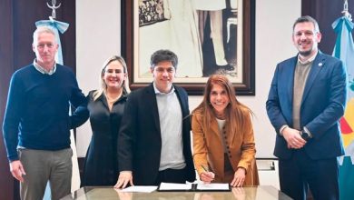 Photo of La intendenta Magdalena Sierra firmó un acuerdo con el gobernador Axel Kicillof para incorporar maquinaria y vehículos para Avellaneda