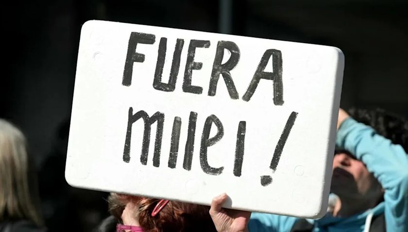 Fuera-Milei-Carteles-Pancartas-Marchas-Protestas-Encuesta