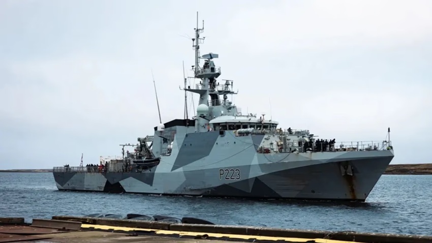HMS-Medway-Buque-Guerra-Británico