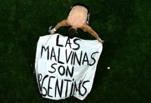 Photo of La SUPUESTA HISTORIA de la BANDERA de MALVINAS en PLENO ARGENTINA – INGLATERRA