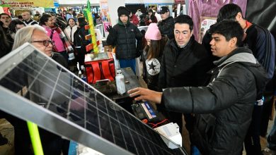 Photo of Nardini visitó la 30ª Feria Regional de Educación, Artes, Ciencias y Tecnología con sede en Malvinas Argentinas