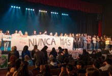 Photo of SE REALIZÓ UNA JORNADA EN HOMENAJE A LOS 50 AÑOS DE LA NOCHE DE LOS LÁPICES CON LA PARTICIPACIÓN DE MÁS DE MIL JÓVENES